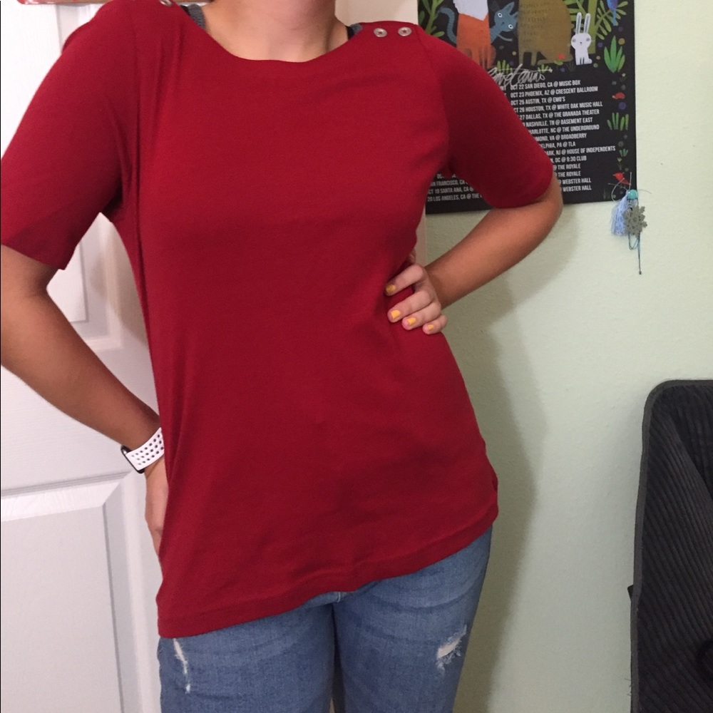 ✨red shirt with buttons✨